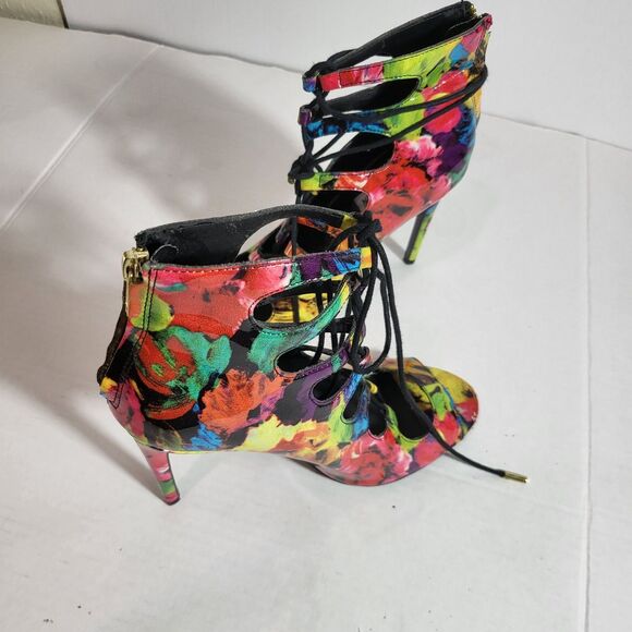 Steve Madden Cynthia Floral Multi Stilettos. Women Size 8.5 Pre Owned. - Picture 3 of 4